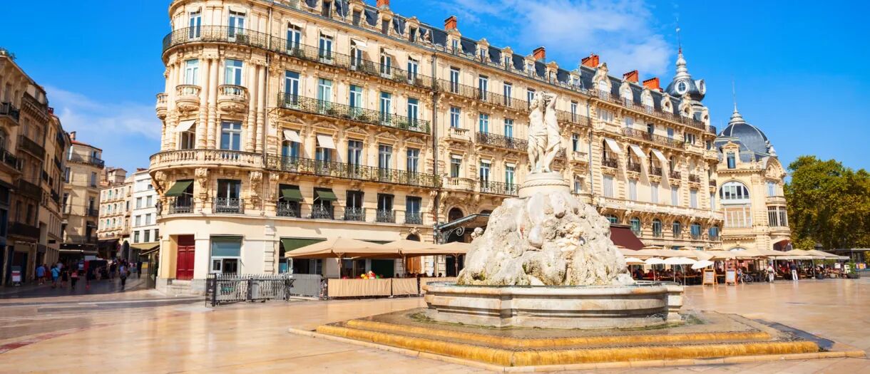 Een fontein op het plein in Montpellier.