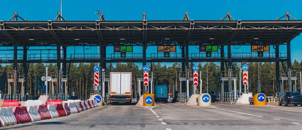 Verkeerscontrolepunt met tolcabines