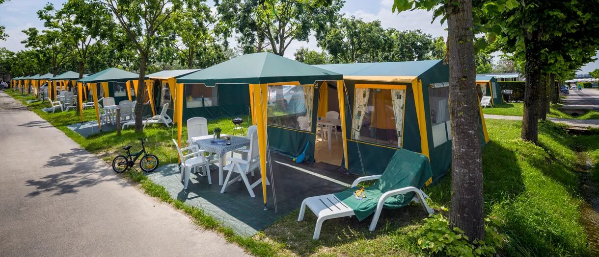 De Bungalowtent met partytent van Roan.