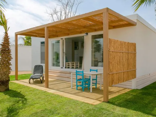 Vooraanzicht van de Roan stacaravan Premium Premium Zone.