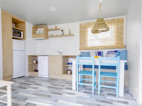 De keuken/woonkamer van de Roan stacaravan Premium Premium Zone.