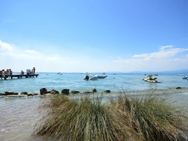 Ooghoogte overzicht strand bij Roan camping Delle Rose.