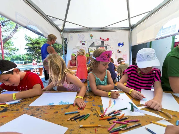 Genietende kinderen bij Roan camping Delle Rose.