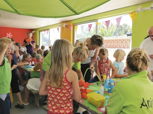 Kinderactiviteit op Roan camping Domaine Noguière.