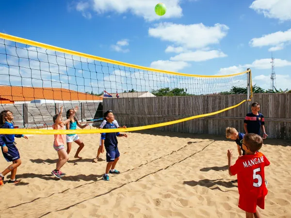 Volleyballen op Roan camping La Dune Des Sables.