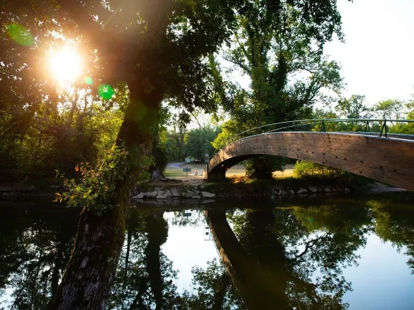 Brug oversteekplaats op Roan camping de Bonnal.