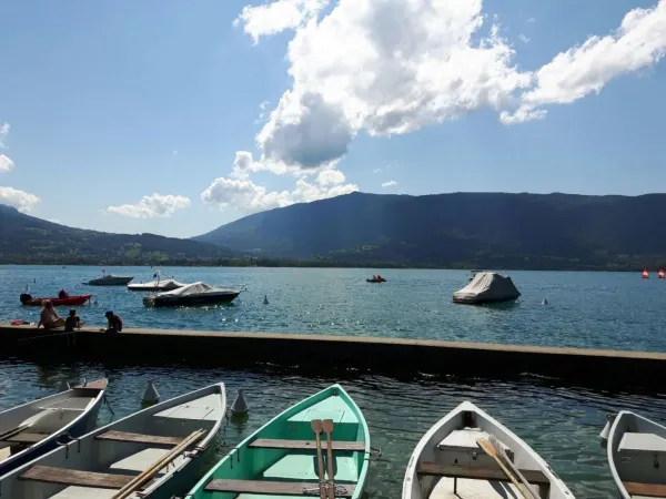 Het meer Annecy bij Roan camping L'Ideal.