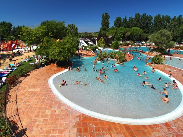 Ondiep zwembadgedeelte bij Roan camping Serignan Plage.