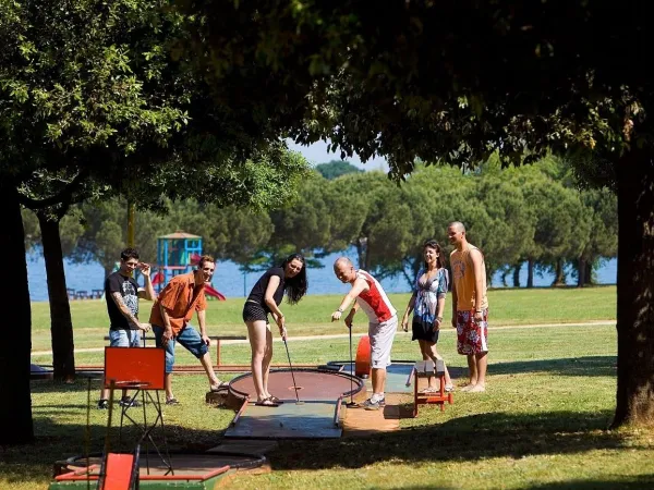 Minigolf op Roan camping Park Umag.