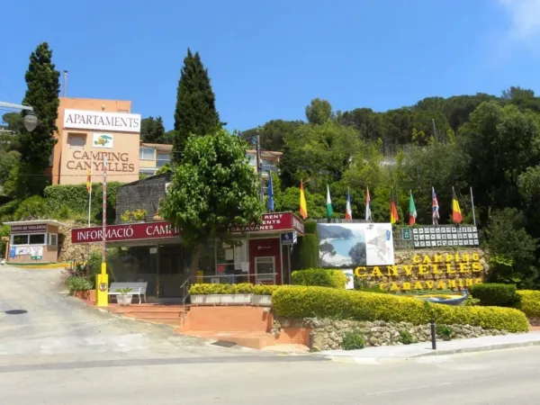 Ingangslocatie van Roan camping Cala Canyelles.