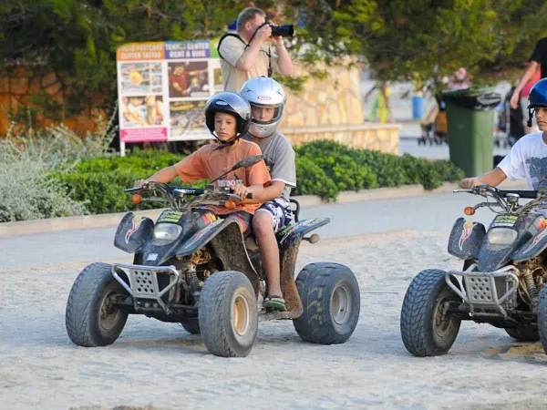 Quad rijden op Roan camping Zaton Holiday resort.