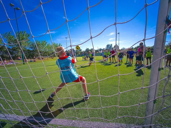 Voetbal bij Roan camping Rubicone.