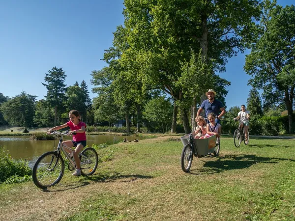 Fietsen in de omgeving van Roan camping des Ormes.