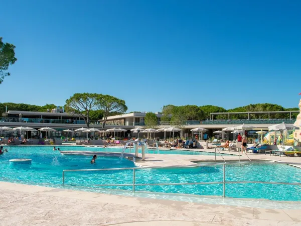 Zwembad van Roan camping Mediterraneo.