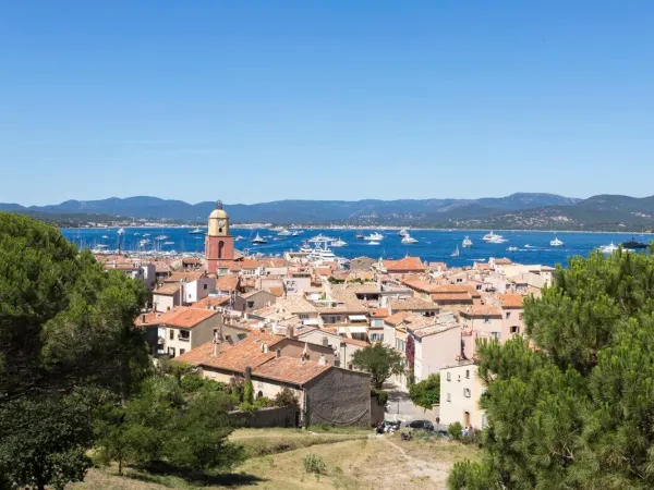 De stad Saint Tropez dichtbij Roan camping Domaine de la Noguière.