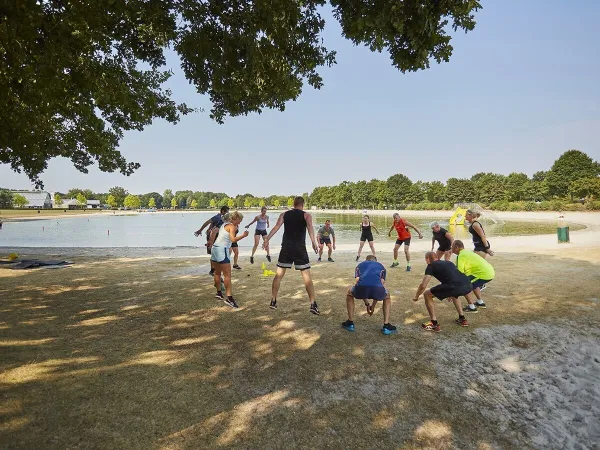 Bootcamp op het strand bij Roan camping Terspegelt.