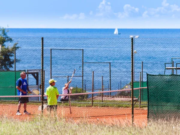 Tennissen bij Roan camping Park Umag.