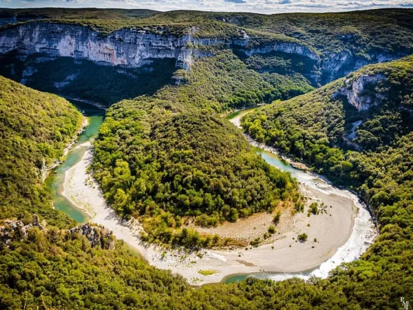 Rivier Ardeche in de omgeving van Roan camping Le Pommier.