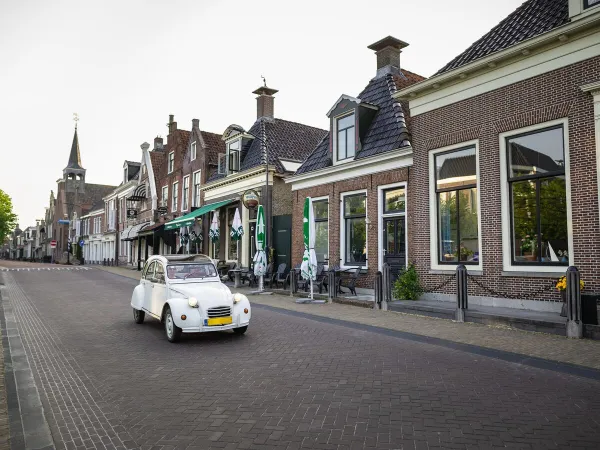 Sfeervolle straat in de buurt van Roan camping Marvilla Parks Friese Meren.