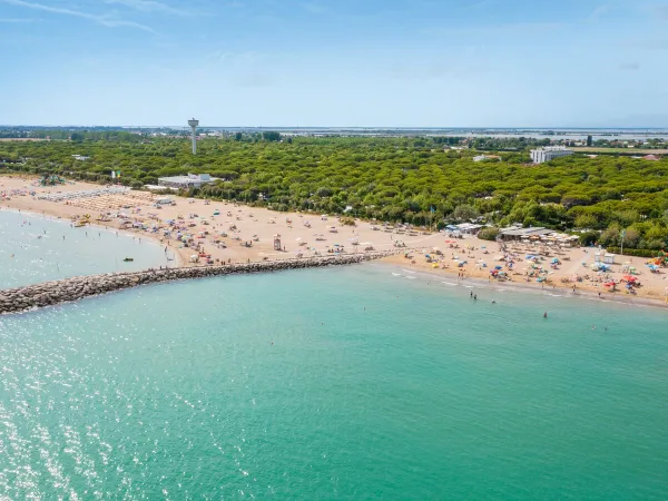 Het strand bij Roan camping Union Lido.