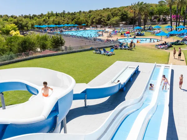 Waterglijbanen op Roan camping Vilanova Park.