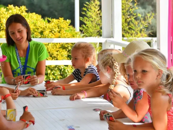 Spelletjes spelen met de animatie op Roan camping Spiaggia e Mare.