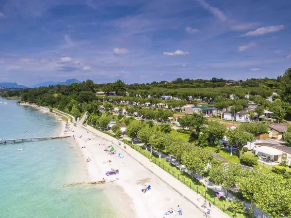 Overzicht strand van Roan camping Belvedere.