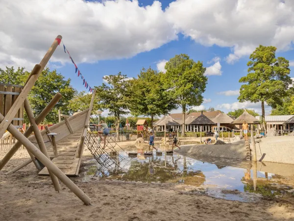 Buitenspeelplaats van Roan camping Het Genieten.