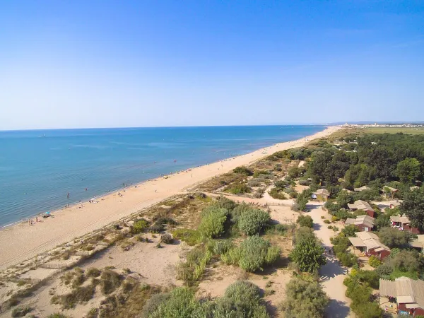 Het zandstrand bij Roan camping Serignan Plage.