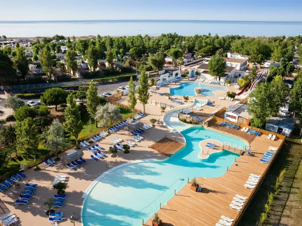 Overzicht zwembaden van Roan camping Méditerranée Plage.