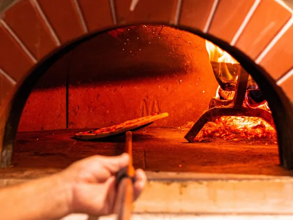 Pizzaoven bij Roan camping Lido Verbano.