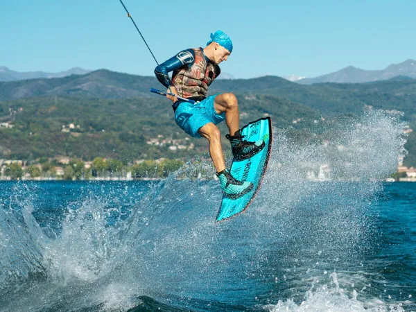 Kitesurfen bij Roan camping Lido Verbano.