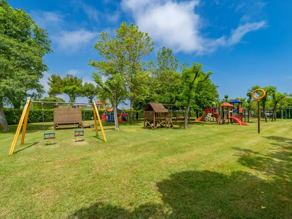 Leuke speeltuin bij Roan camping Rubicone.