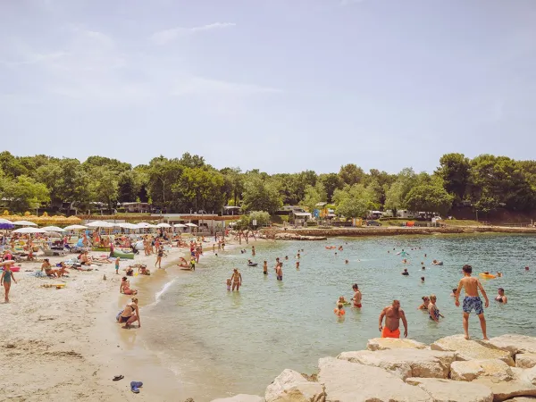 Zandstrand op Roan camping Lanterna.