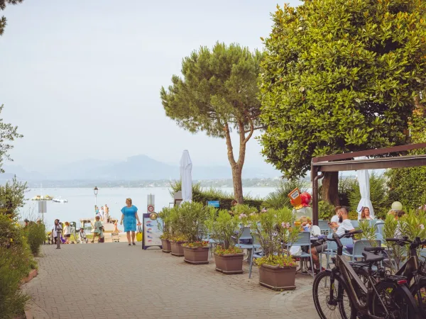 Uitzicht over het meer bij Roan camping Bella Italia.