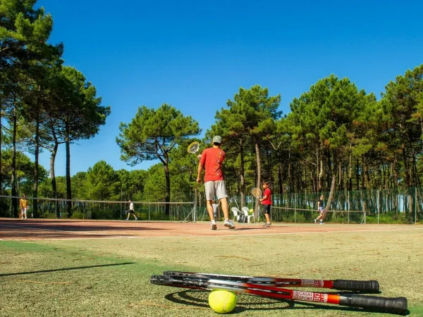 Tennissen bij Roan camping Atlantic Montalivet.