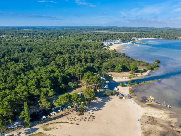 Het strand bij Roan camping Mayotte Vacances.