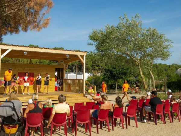 Kindershow op Roan camping Chardons Bleus.