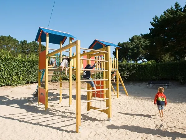 Kinderspeeltuin op Roan camping Grande Métairie.