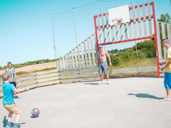 Voetbalveld op Roan camping Le Domaine de Beaulieu