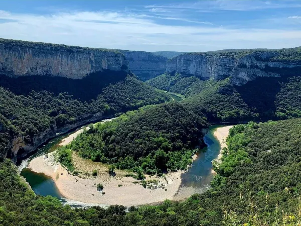 Overzichtsfoto van de Gorges d'Ardèche bij Roan camping La Grand'Terre.