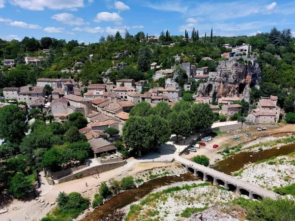 Het dorpje Labeaume vlakbij Roan camping La Grand'Terre.