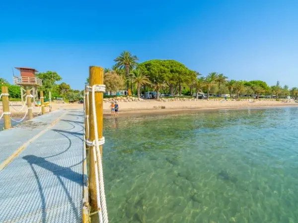 Pier in zee op Roan camping Playa Montroig.