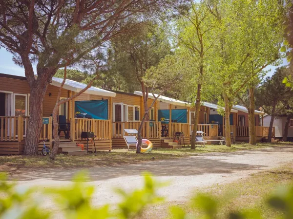 Gezellig accommodatiestraatje op Roan camping Playa Brava.