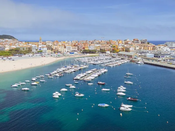 Sfeervolle haven van Palamos vlakbij Roan camping Playa Brava.