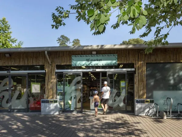 Supermarkt op Roan camping hu Altomincio village.