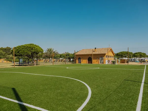 Multifunctioneel sportveld op Roan camping Bella Terra.