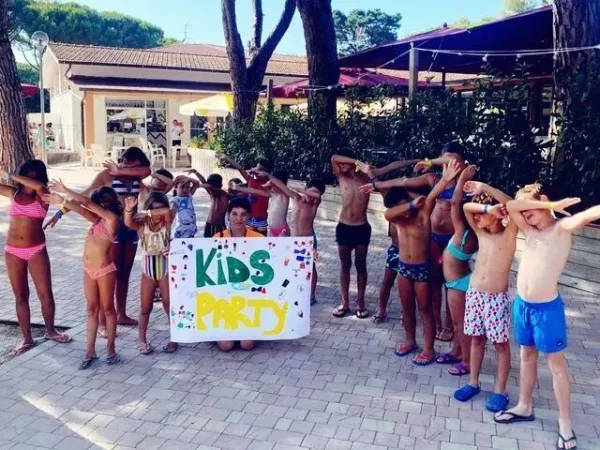 Kidsclub bij Roan camping Del Forte.