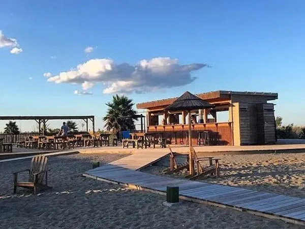 Beach bar op Roan camping Les Dunes.