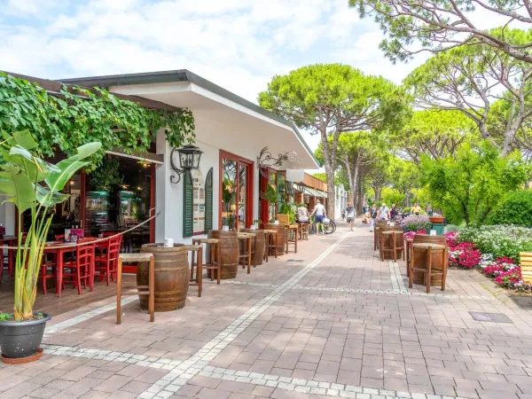 Een van de restaurants op Roan camping Union Lido Mare.